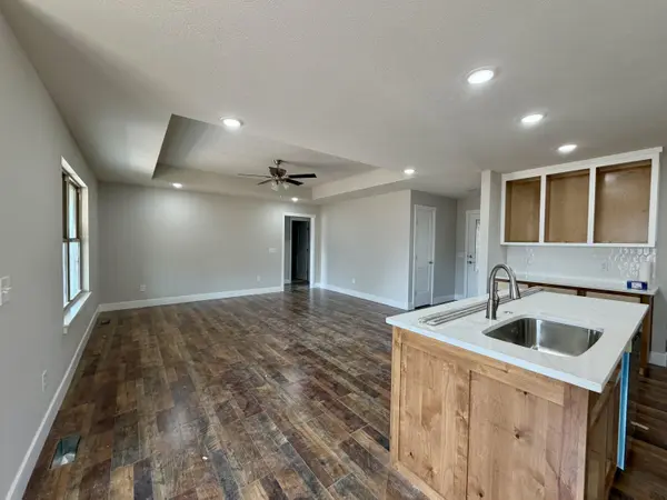 2608 W Pigeon DR, Ozark, MO 65721
