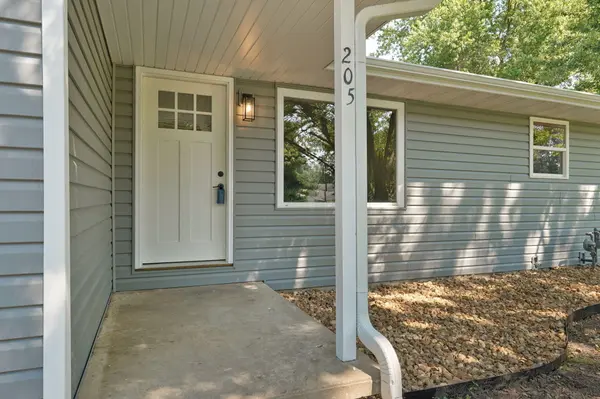 205 Kings DR, Willard, MO 65781