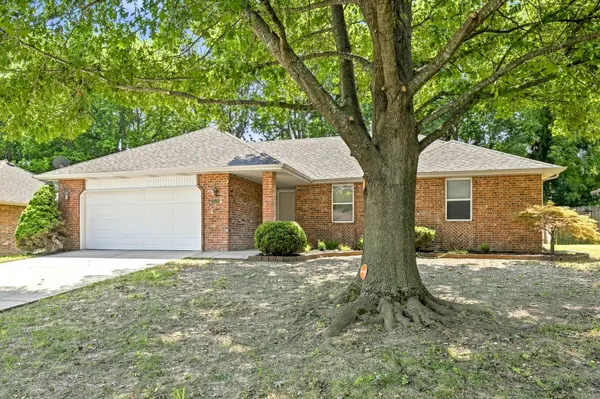 3618 W Vincent DR, Springfield, MO 65810