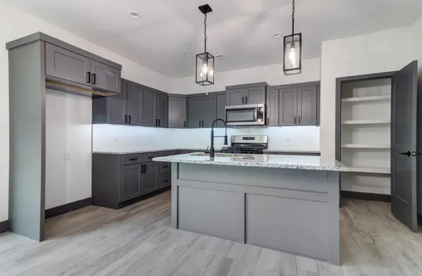 604 N Acacia AVE, Clever, MO 65631