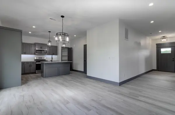 604 N Acacia AVE, Clever, MO 65631