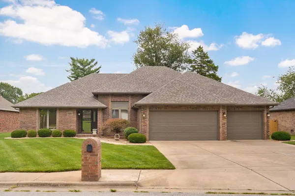 2524 S Forrest Heights AVE, Springfield, MO 65809