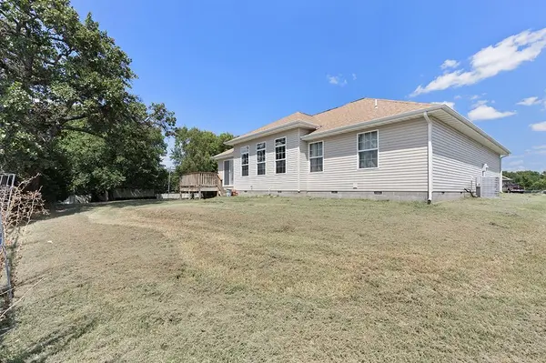 1305 Faith LN, Carthage, MO 64836