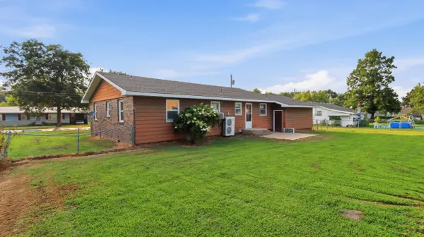 604 S Main ST, Mountain Grove, MO 65711