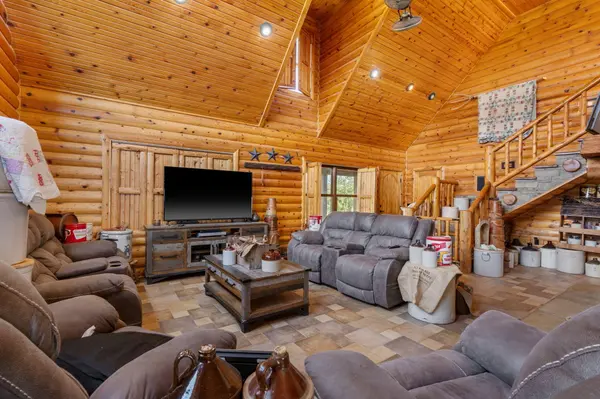 74 New Hope RD, Buffalo, MO 65622