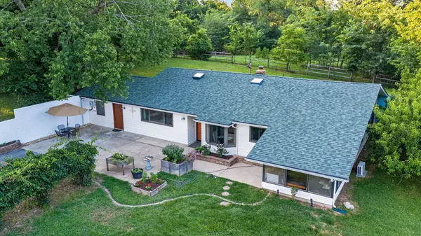 851 W Stonehill RD, Ozark, MO 65721