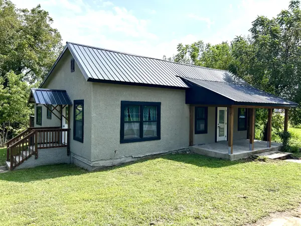 110 N High ST, Mansfield, MO 65704