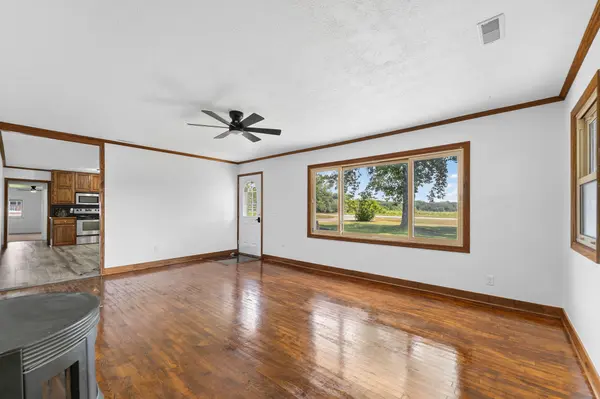 1070 S Diggins Main ST, Seymour, MO 65746