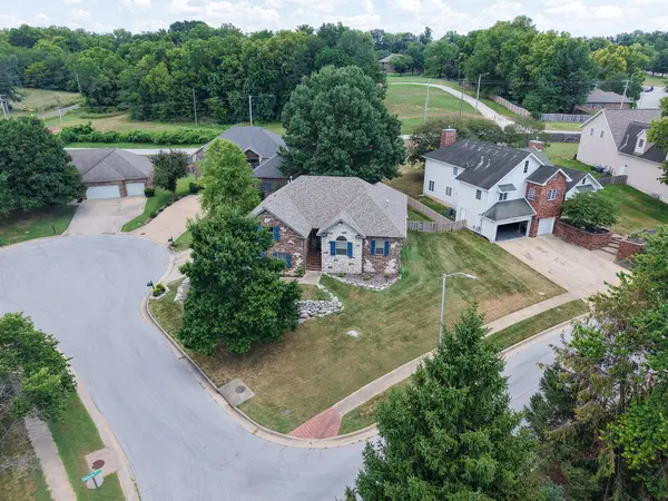 2481 W Chatsworth CT, Springfield, MO 65810