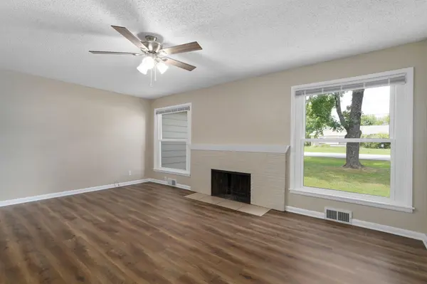 1840 S Glencrest AVE, Springfield, MO 65804