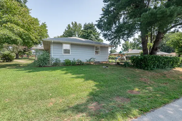 1918 S Luster AVE, Springfield, MO 65804