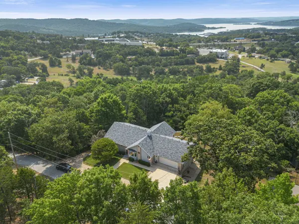 42 Golfcrest CIR, Kimberling City, MO 65686