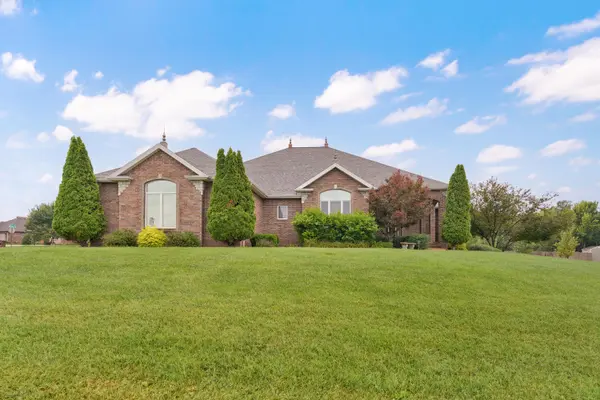 3842 W Stonehinge DR, Springfield, MO 65807