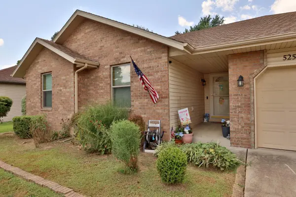 5253 S Morning Glory LN, Battlefield, MO 65619
