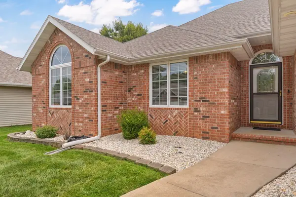 1812 W Village LN, Springfield, MO 65807