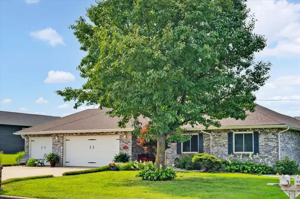 1464 E Wells ST, Bolivar, MO 65613