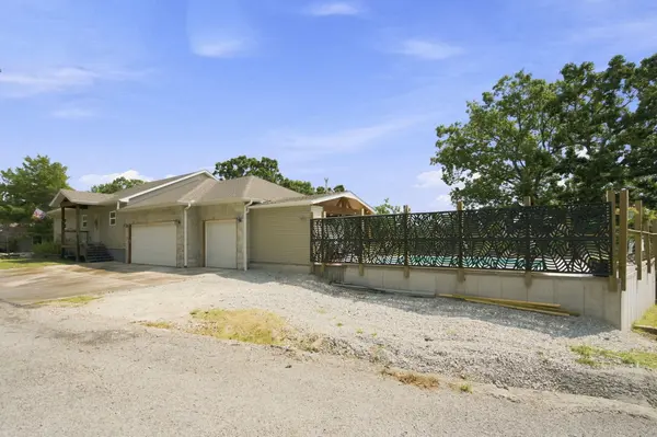 2 Golden CIR, Kimberling City, MO 65686