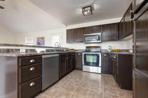 3808 N Spring Brooke AVE, Springfield, MO 65803