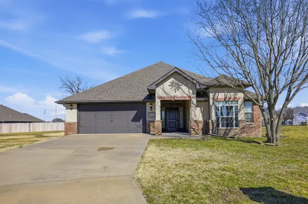 1513 Arthurs CT, Webb City, MO 64870