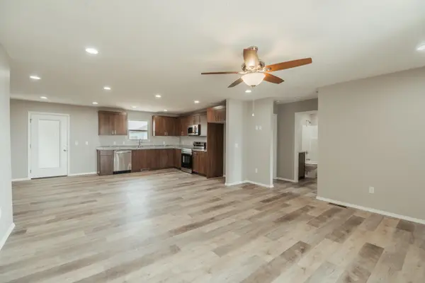 1217 E Macon ST, Republic, MO 65738