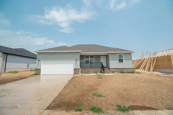 1217 E Macon ST, Republic, MO 65738