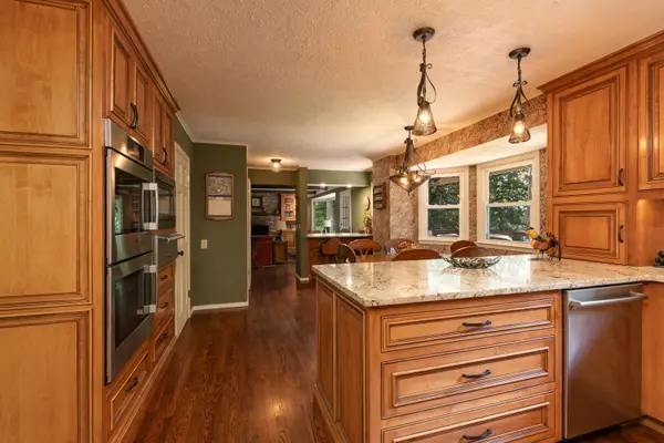 2926 S Versailles AVE, Springfield, MO 65804