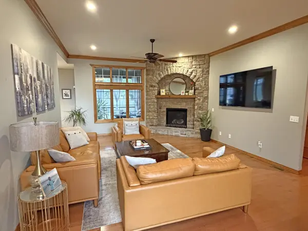 1063 E Maryland CT, Springfield, MO 65810