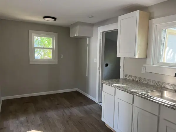29 S Ball ST, Webb City, MO 64870