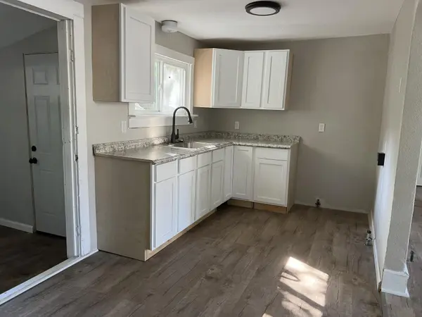 29 S Ball ST, Webb City, MO 64870