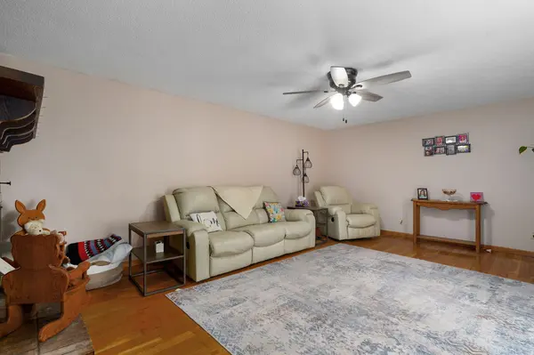 2625 W Village LN, Springfield, MO 65807