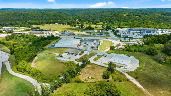 000 Gordon Hollow RD, Pineville, MO 64856