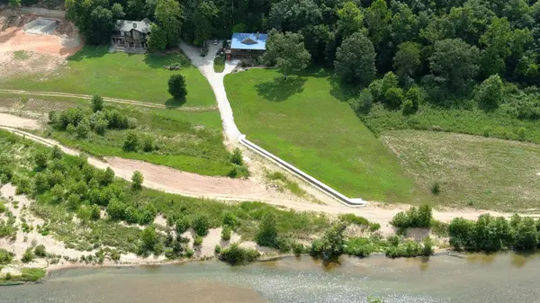 64 Bronc DR, Pottersville, MO 65790