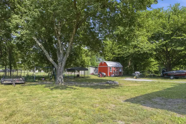 102 Greenfield CIR, Seneca, MO 64865