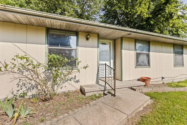 1738 N Oak Grove AVE, Springfield, MO 65803