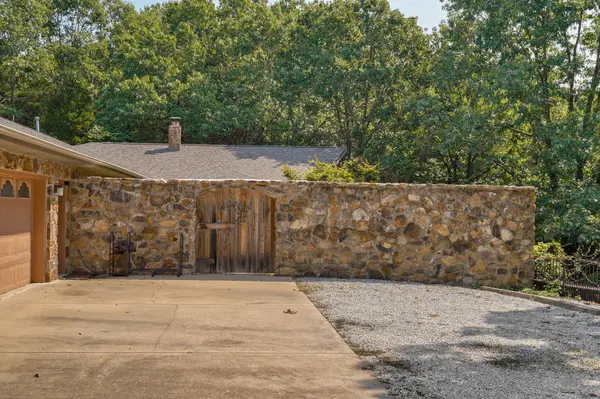 184 Barnridge RD, Highlandville, MO 65669