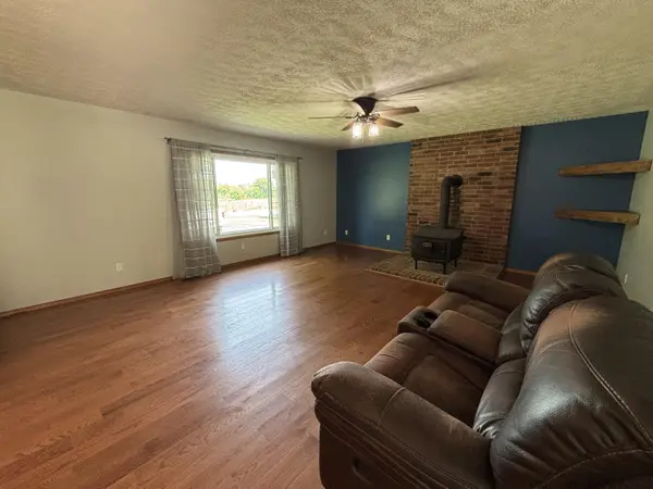 17722 Lawrence 1200, Aurora, MO 65605