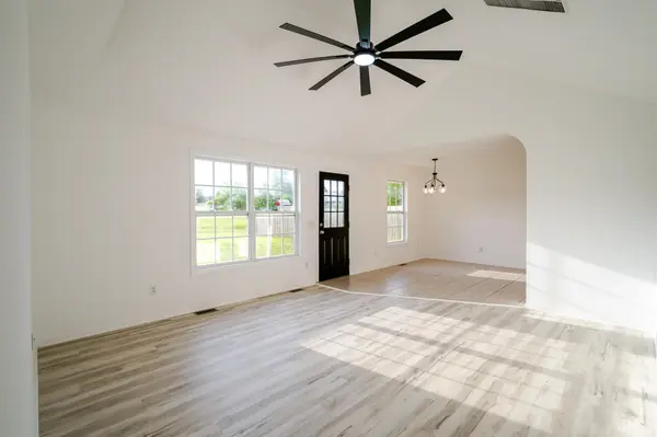 1211 Woodland Ridge DR, Monett, MO 65708