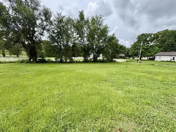 108 Gymnasium ST, Everton, MO 65646