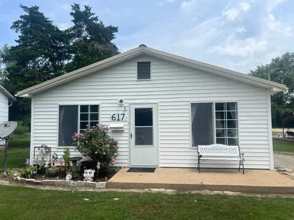 617 W Frisco ST, Mountain Grove, MO 65711