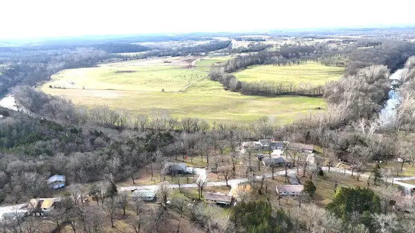 23042 Indian LN, Hermitage, MO 65668