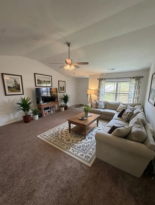 135 Bald Cypress CT, Hollister, MO 65672