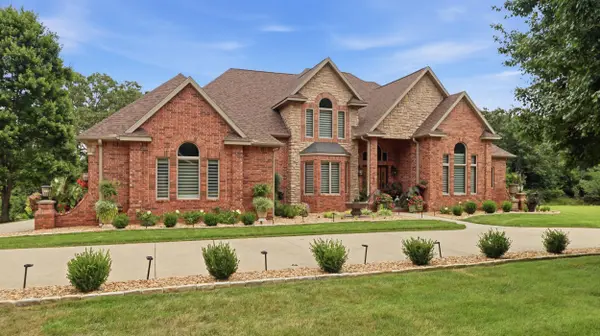 1160 Sarah ST, West Plains, MO 65775