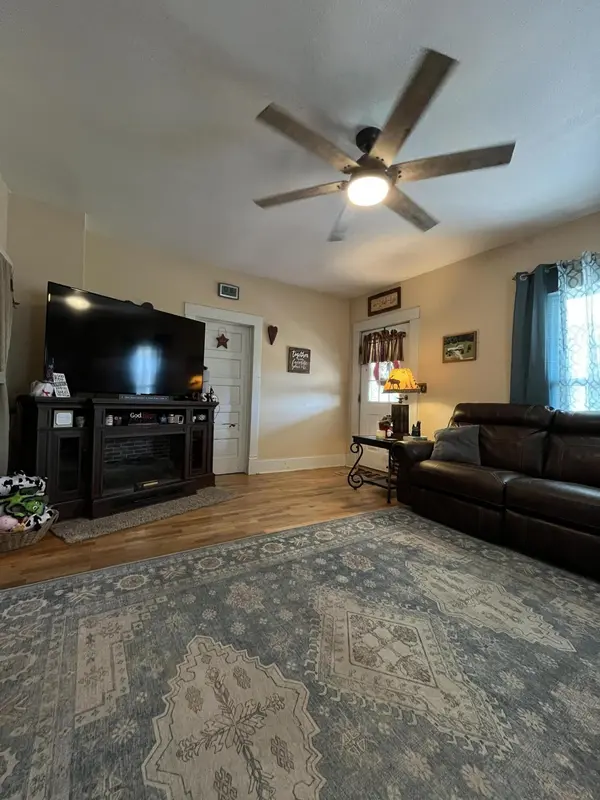 11014 Iris RD, Neosho, MO 64850