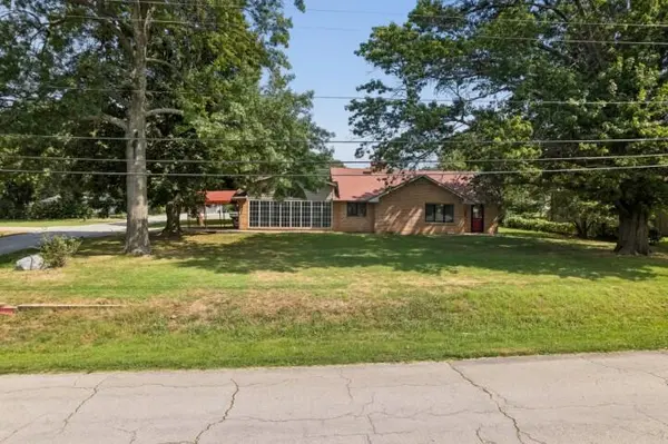 301 E Walnut ST, Aurora, MO 65605