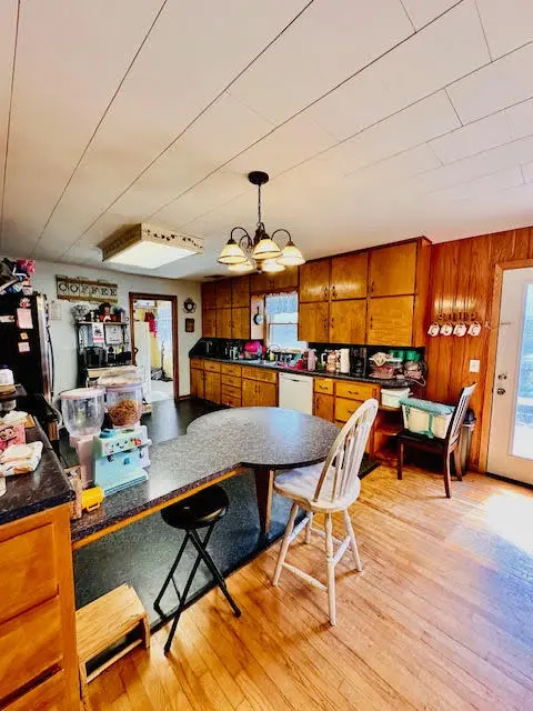 123 E 3rd ST, Mountain View, MO 65548
