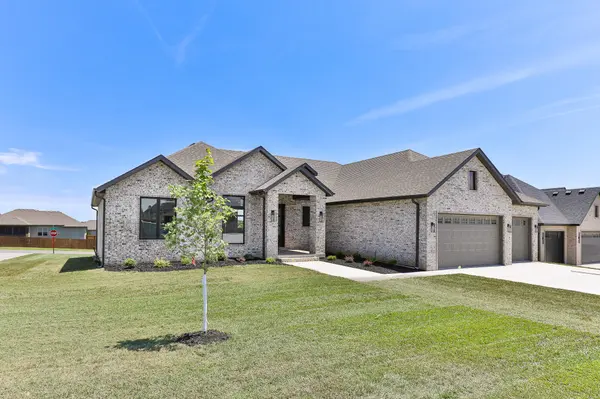2082 N Unbridled CT, Springfield, MO 65802