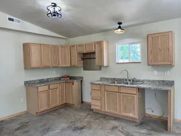 324 W 7th ST, Mountain Grove, MO 65711