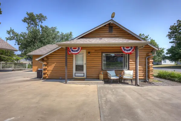 1729 Glenwood PL, Carthage, MO 64836