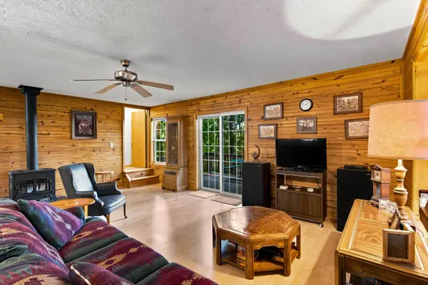 24709 Wolfe RD, Washburn, MO 65772