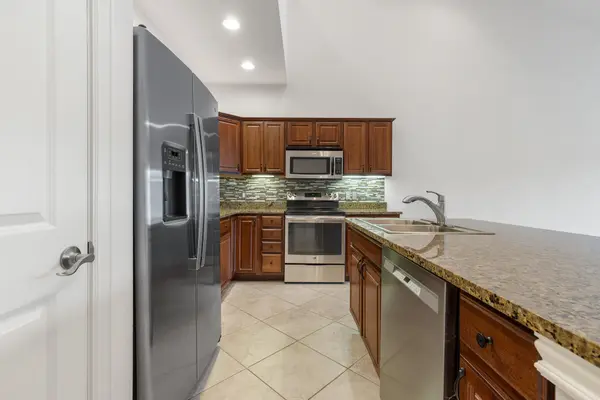 130 Lugano LN, Hollister, MO 65672